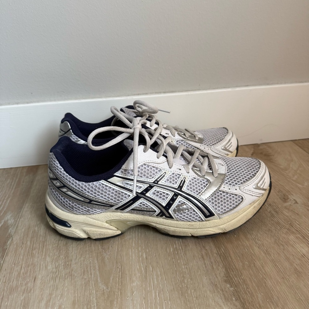 ASICS GEL-1130 sneaker women’s size 9 white cloud grey metallic - Picture 2 of 6